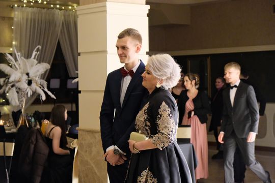 Studniówka 2025 - Zespół Szkół Ekonomicznych i Mundurowych w Chełmie cz. II [GALERIA ZDJĘĆ]