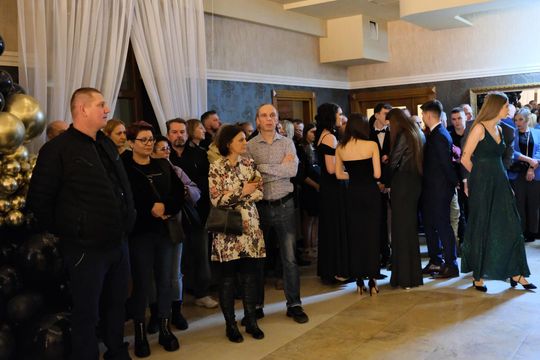 Studniówka 2025 - Zespół Szkół Ekonomicznych i Mundurowych w Chełmie cz. II [GALERIA ZDJĘĆ]