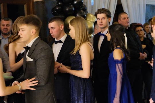 Studniówka 2025 - Zespół Szkół Ekonomicznych i Mundurowych w Chełmie cz. II [GALERIA ZDJĘĆ]