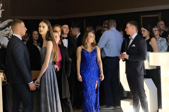 Studniówka 2025 - Zespół Szkół Ekonomicznych i Mundurowych w Chełmie cz. II [GALERIA ZDJĘĆ]