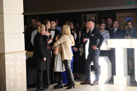 Studniówka 2025 - Zespół Szkół Ekonomicznych i Mundurowych w Chełmie cz. II [GALERIA ZDJĘĆ]