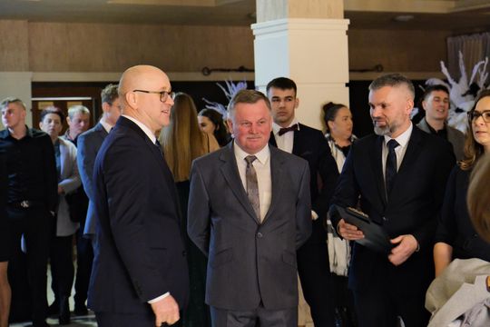 Studniówka 2025 - Zespół Szkół Ekonomicznych i Mundurowych w Chełmie cz. II [GALERIA ZDJĘĆ]