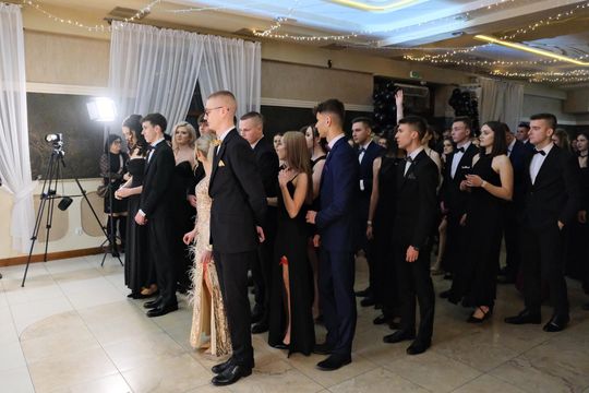 Studniówka 2025 - Zespół Szkół Ekonomicznych i Mundurowych w Chełmie cz. II [GALERIA ZDJĘĆ]