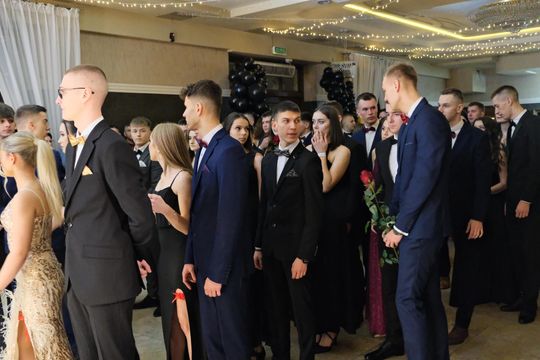 Studniówka 2025 - Zespół Szkół Ekonomicznych i Mundurowych w Chełmie cz. II [GALERIA ZDJĘĆ]