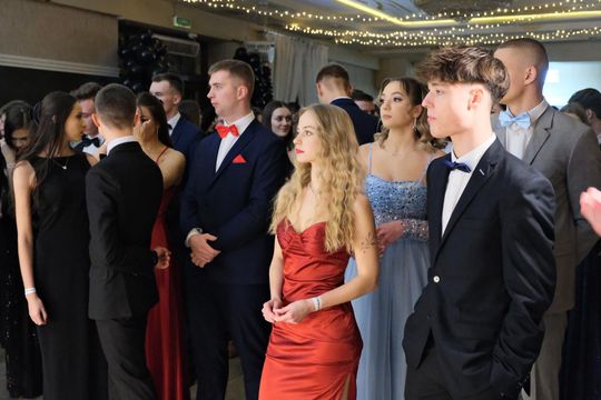 Studniówka 2025 - Zespół Szkół Ekonomicznych i Mundurowych w Chełmie cz. II [GALERIA ZDJĘĆ]