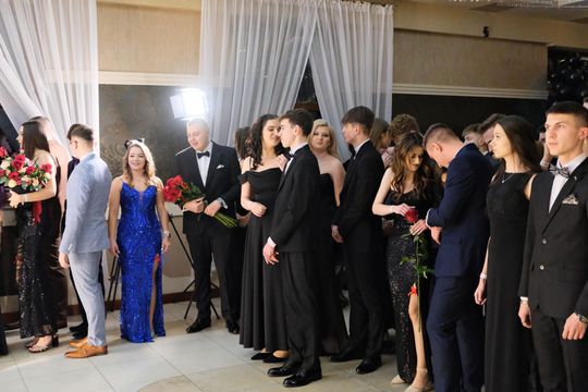 Studniówka 2025 - Zespół Szkół Ekonomicznych i Mundurowych w Chełmie cz. II [GALERIA ZDJĘĆ]