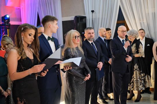 Studniówka 2025 - Zespół Szkół Ekonomicznych i Mundurowych w Chełmie cz. II [GALERIA ZDJĘĆ]