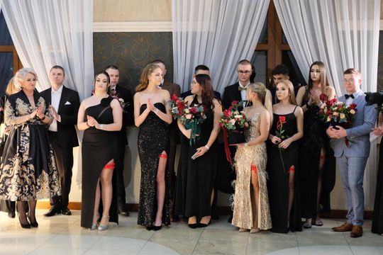 Studniówka 2025 - Zespół Szkół Ekonomicznych i Mundurowych w Chełmie cz. II [GALERIA ZDJĘĆ]