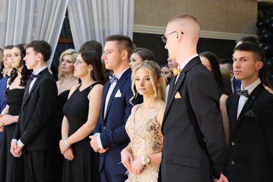 Studniówka 2025 - Zespół Szkół Ekonomicznych i Mundurowych w Chełmie cz. II [GALERIA ZDJĘĆ]