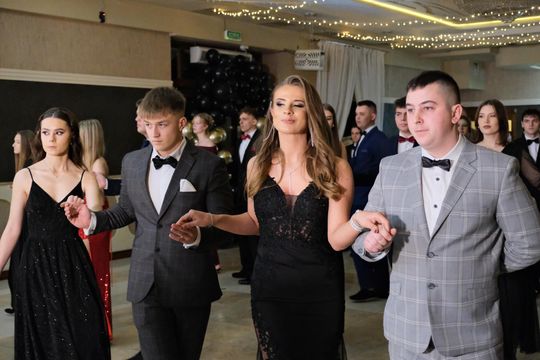 Studniówka 2025 - Zespół Szkół Ekonomicznych i Mundurowych w Chełmie cz. II [GALERIA ZDJĘĆ]