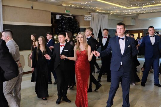 Studniówka 2025 - Zespół Szkół Ekonomicznych i Mundurowych w Chełmie cz. II [GALERIA ZDJĘĆ]