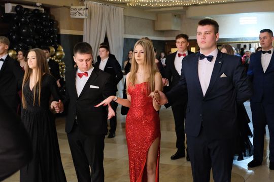 Studniówka 2025 - Zespół Szkół Ekonomicznych i Mundurowych w Chełmie cz. II [GALERIA ZDJĘĆ]