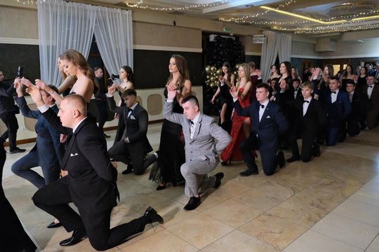 Studniówka 2025 - Zespół Szkół Ekonomicznych i Mundurowych w Chełmie cz. II [GALERIA ZDJĘĆ]