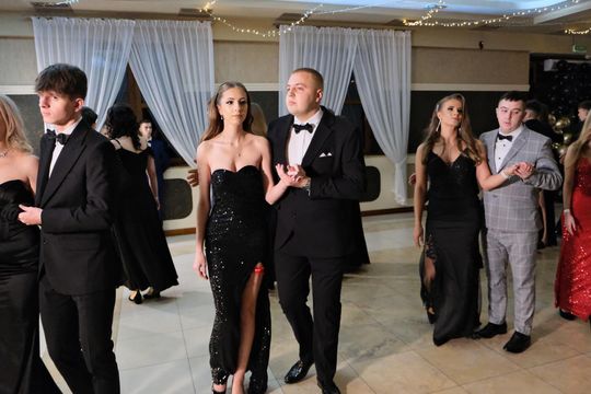 Studniówka 2025 - Zespół Szkół Ekonomicznych i Mundurowych w Chełmie cz. II [GALERIA ZDJĘĆ]