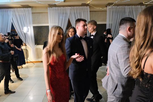 Studniówka 2025 - Zespół Szkół Ekonomicznych i Mundurowych w Chełmie cz. II [GALERIA ZDJĘĆ]