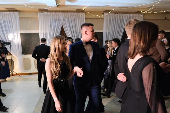 Studniówka 2025 - Zespół Szkół Ekonomicznych i Mundurowych w Chełmie cz. II [GALERIA ZDJĘĆ]