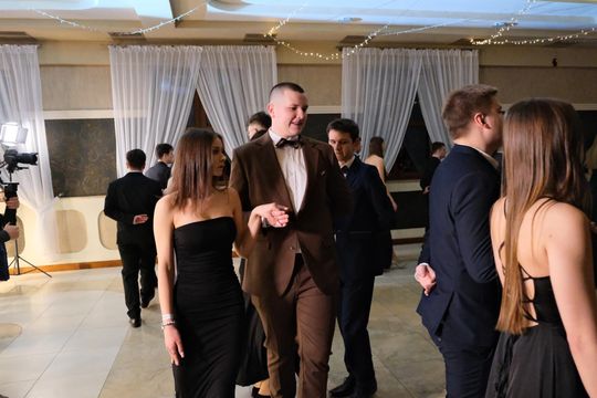 Studniówka 2025 - Zespół Szkół Ekonomicznych i Mundurowych w Chełmie cz. II [GALERIA ZDJĘĆ]