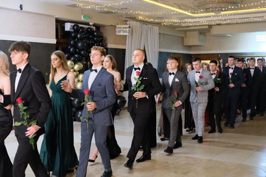 Studniówka 2025 - Zespół Szkół Ekonomicznych i Mundurowych w Chełmie cz. II [GALERIA ZDJĘĆ]