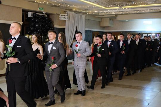 Studniówka 2025 - Zespół Szkół Ekonomicznych i Mundurowych w Chełmie cz. II [GALERIA ZDJĘĆ]