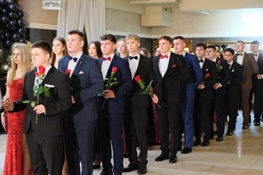 Studniówka 2025 - Zespół Szkół Ekonomicznych i Mundurowych w Chełmie cz. II [GALERIA ZDJĘĆ]