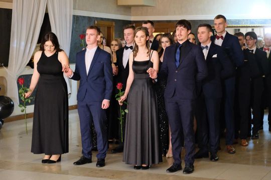 Studniówka 2025 - Zespół Szkół Ekonomicznych i Mundurowych w Chełmie cz. II [GALERIA ZDJĘĆ]