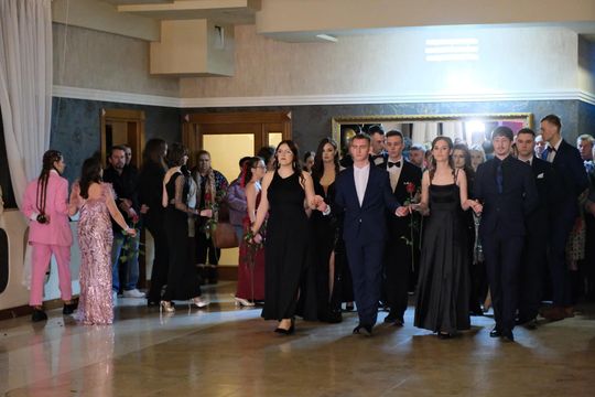 Studniówka 2025 - Zespół Szkół Ekonomicznych i Mundurowych w Chełmie cz. II [GALERIA ZDJĘĆ]