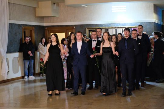 Studniówka 2025 - Zespół Szkół Ekonomicznych i Mundurowych w Chełmie cz. II [GALERIA ZDJĘĆ]