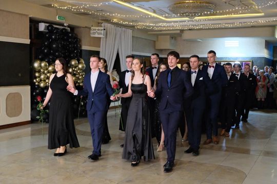 Studniówka 2025 - Zespół Szkół Ekonomicznych i Mundurowych w Chełmie cz. II [GALERIA ZDJĘĆ]