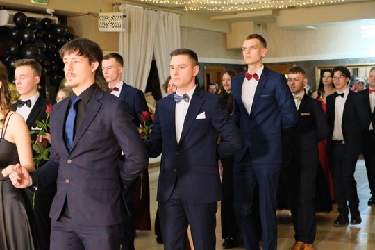 Studniówka 2025 - Zespół Szkół Ekonomicznych i Mundurowych w Chełmie cz. II [GALERIA ZDJĘĆ]