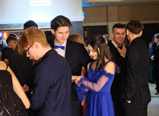 Studniówka 2025 - Zespół Szkół Ekonomicznych i Mundurowych w Chełmie cz. II [GALERIA ZDJĘĆ]