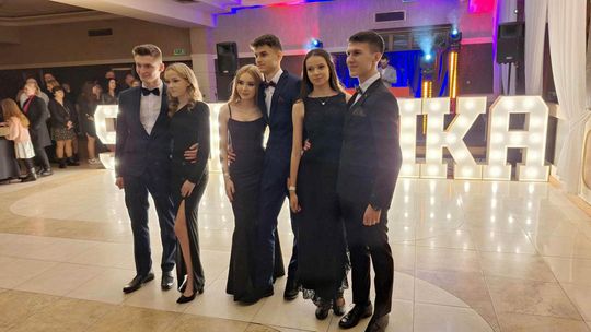 Studniówka 2025 - Zespół Szkół Ekonomicznych i Mundurowych w Chełmie cz. II [GALERIA ZDJĘĆ]