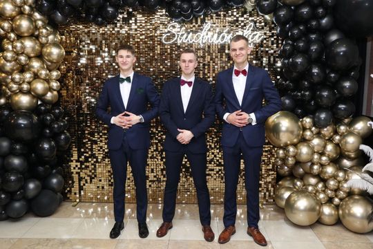 Studniówka 2025 - Zespół Szkół Ekonomicznych i Mundurowych w Chełmie cz. II [GALERIA ZDJĘĆ]