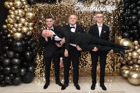 Studniówka 2025 - Zespół Szkół Ekonomicznych i Mundurowych w Chełmie cz. II [GALERIA ZDJĘĆ]