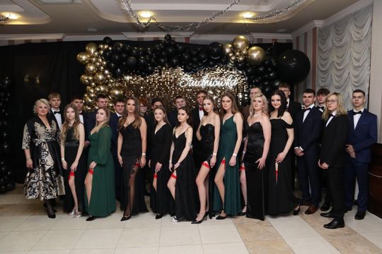 Studniówka 2025 - Zespół Szkół Ekonomicznych i Mundurowych w Chełmie cz. II [GALERIA ZDJĘĆ]