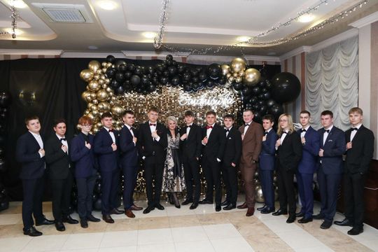 Studniówka 2025 - Zespół Szkół Ekonomicznych i Mundurowych w Chełmie cz. II [GALERIA ZDJĘĆ]