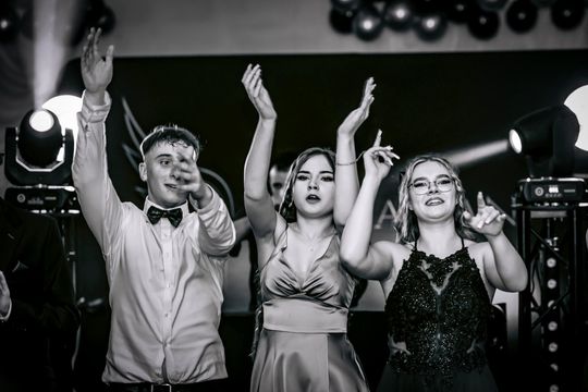 Studniówka 2025 - ZSCKR w Siennicy Różanej [GALERIA ZDJĘĆ]