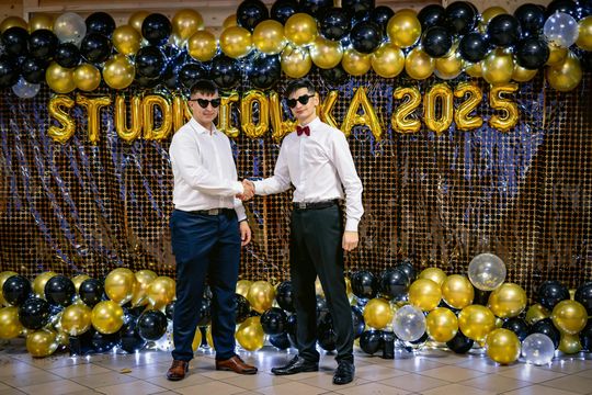 Studniówka 2025 - ZSCKR w Siennicy Różanej [GALERIA ZDJĘĆ]