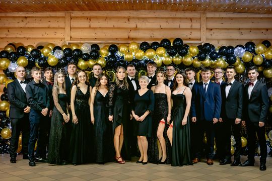 Studniówka 2025 - ZSCKR w Siennicy Różanej [GALERIA ZDJĘĆ]