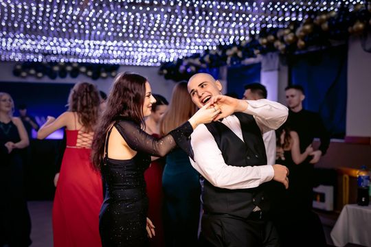 Studniówka 2025 - ZSCKR w Siennicy Różanej [GALERIA ZDJĘĆ]