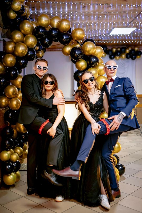 Studniówka 2025 - ZSCKR w Siennicy Różanej [GALERIA ZDJĘĆ]