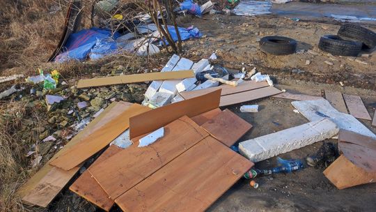 Chełm. Wielkie śmietnisko przy Karłowicza! Prezydent Banaszek zdegustowany... [ZDJĘCIA]