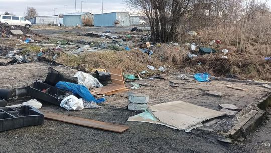 Chełm. Wielkie śmietnisko przy Karłowicza! Prezydent Banaszek zdegustowany... [ZDJĘCIA]