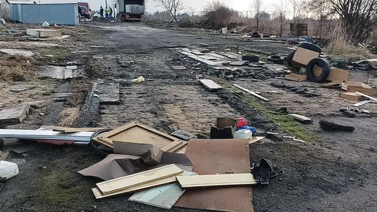 Chełm. Wielkie śmietnisko przy Karłowicza! Prezydent Banaszek zdegustowany... [ZDJĘCIA]