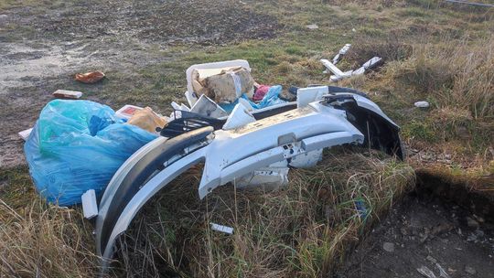 Chełm. Wielkie śmietnisko przy Karłowicza! Prezydent Banaszek zdegustowany... [ZDJĘCIA]