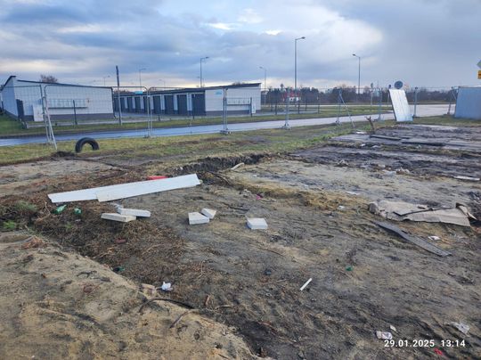 Chełm. Wielkie śmietnisko przy Karłowicza! Prezydent Banaszek zdegustowany... [ZDJĘCIA]