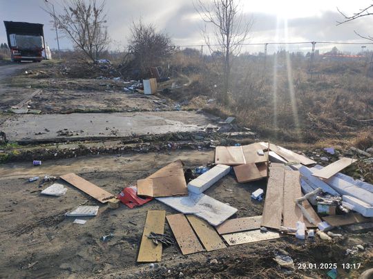 Chełm. Wielkie śmietnisko przy Karłowicza! Prezydent Banaszek zdegustowany... [ZDJĘCIA]