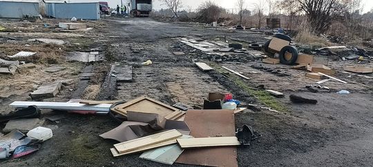 Chełm. Wielkie śmietnisko przy Karłowicza! Prezydent Banaszek zdegustowany... [ZDJĘCIA]