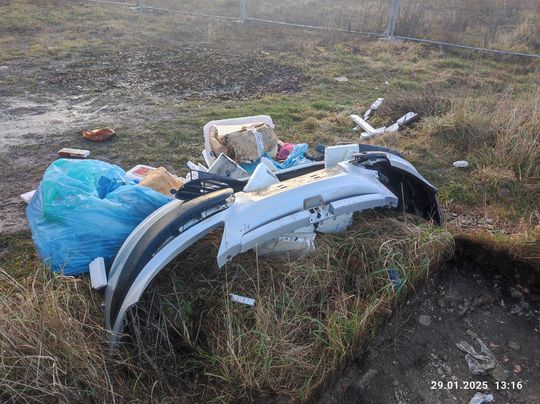 Chełm. Wielkie śmietnisko przy Karłowicza! Prezydent Banaszek zdegustowany... [ZDJĘCIA]