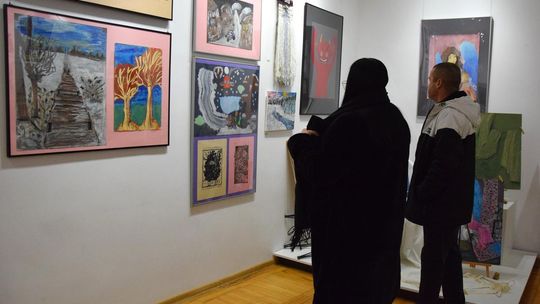 Chełm. Wernisaż wystawy Rok-pracowni plastycznej Modna Sztuka [GALERIA ZDJĘĆ]