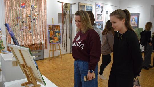 Chełm. Wernisaż wystawy Rok-pracowni plastycznej Modna Sztuka [GALERIA ZDJĘĆ]